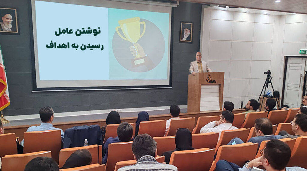 مسیر نویسندگی امیرحسین اکبریان